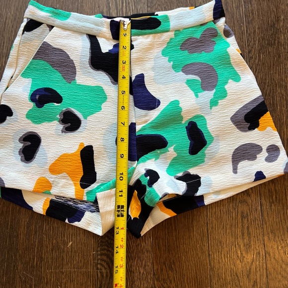 Shorts - Picture 7 of 8